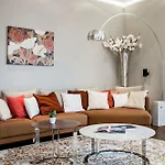 Luxurious Danubeside For 6 * Budapest