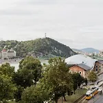 Luxurious Danubeside For 6 Apartment Budapest