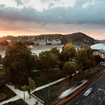 Luxurious Danubeside For 6 * Budapest
