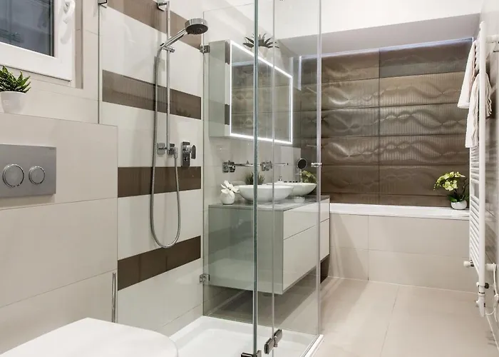 Luxurious Danubeside For 6 * Budapest