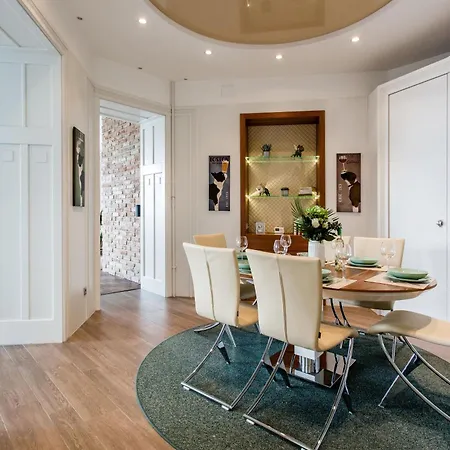 Luxurious Danubeside For 6 Apartament *