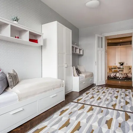 Luxurious Danubeside For 6 Apartament