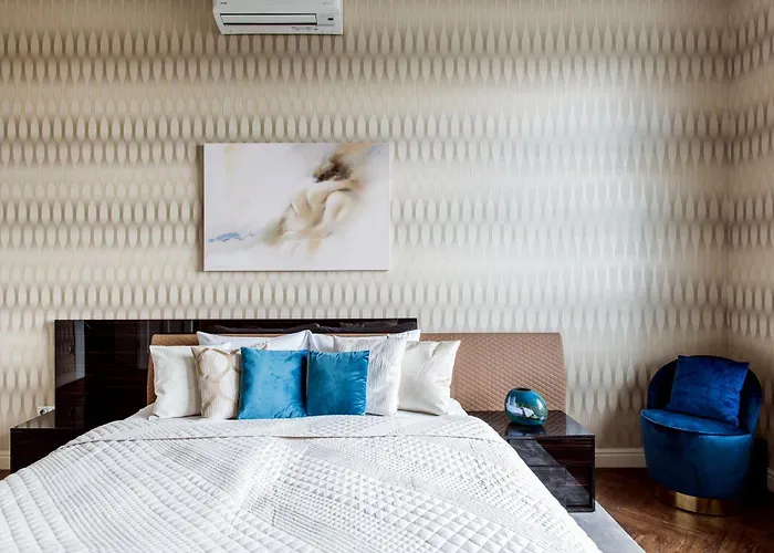 Luxurious Danubeside For 6 Budapest