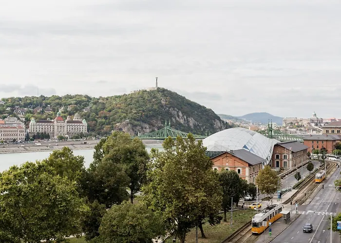 Luxurious Danubeside For 6 Apartment Budapest